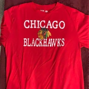 CHICAGO BLACKHAWKS T SHIRT ( MENS LARGE )